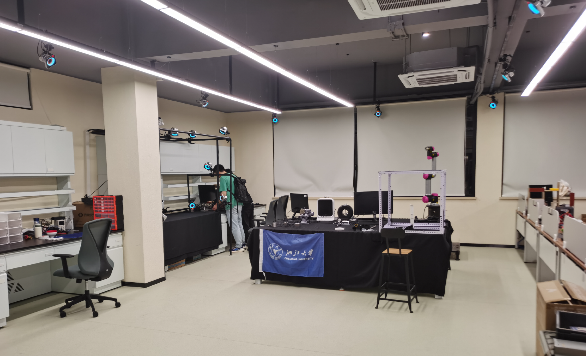 浙江大学 | 基于光学动捕的灵巧手遥操作训练系统