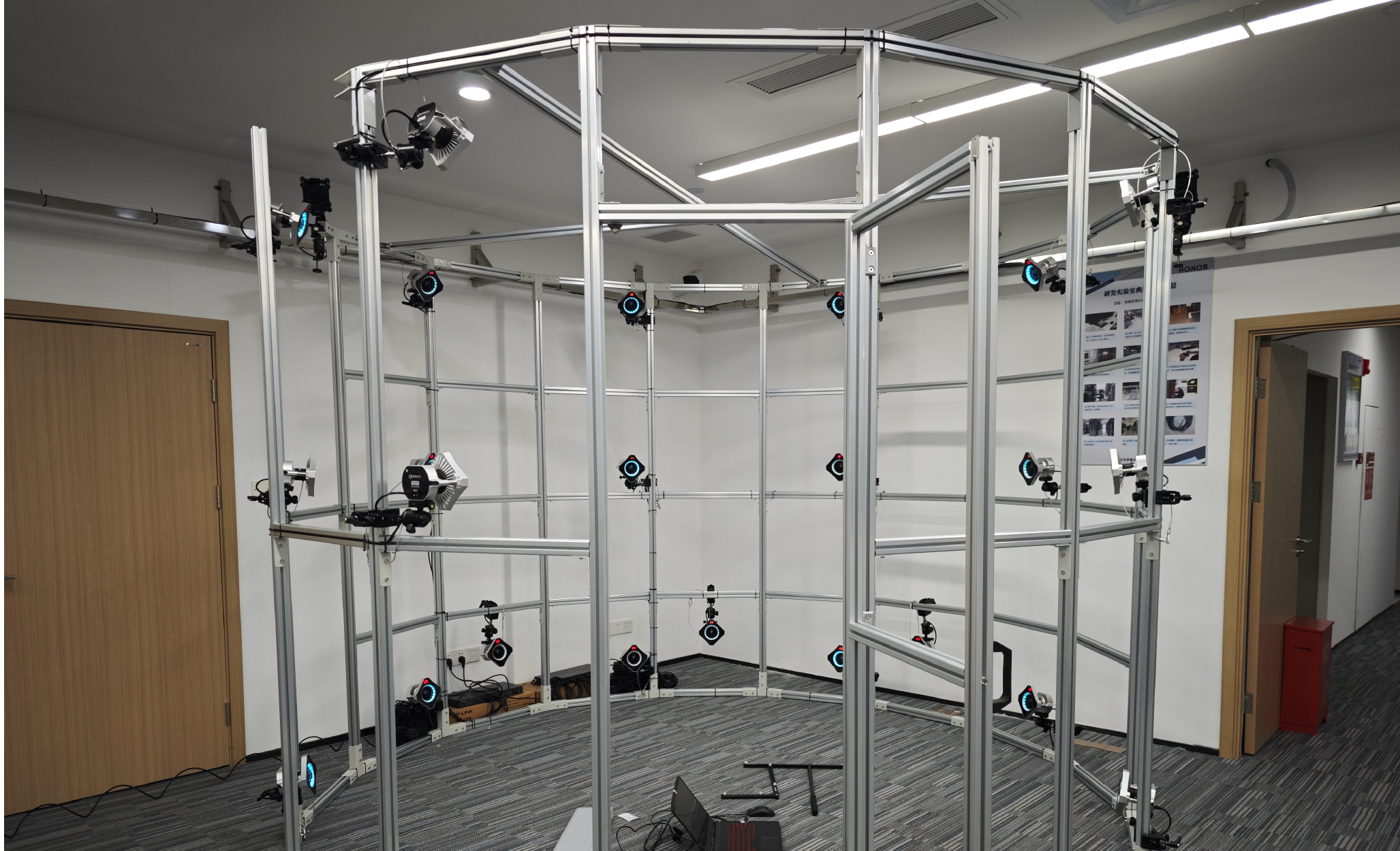 荣耀 | CHINGMU 技术助力灵巧手高精度手指交互训练